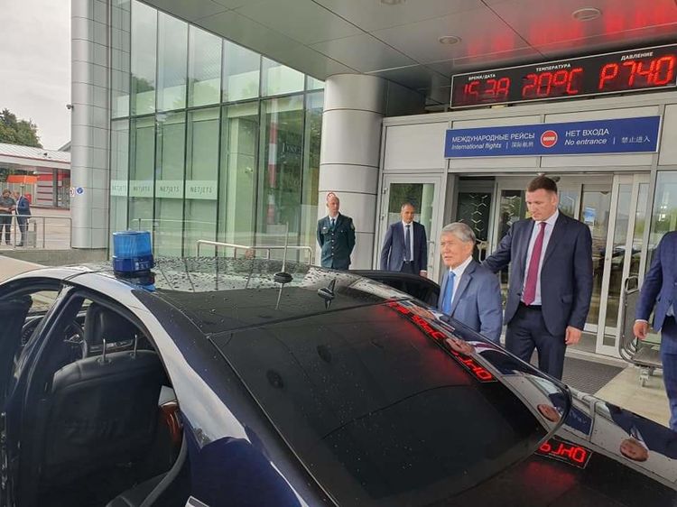 Алмазбек Атамбаев после прилета в Москву направился в Кремль