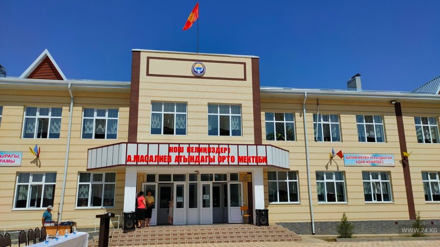 В селе Кызыл-Бель Баткенского района построили школу за 75,6 миллиона сомов