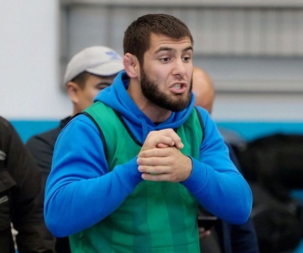 Фото @murtazaliev_bjj. Абдурахманхаджи Муртазалиев переживает за учеников на турнире