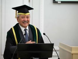 Адылбек Касымалиев Санкт-Петербург университетинин ардактуу доктору болду
