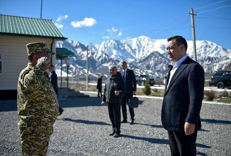 Садыр Жапаров Чоң-Алайдагы &laquo;Кара-Мык&raquo; чек ара бекетине барды
