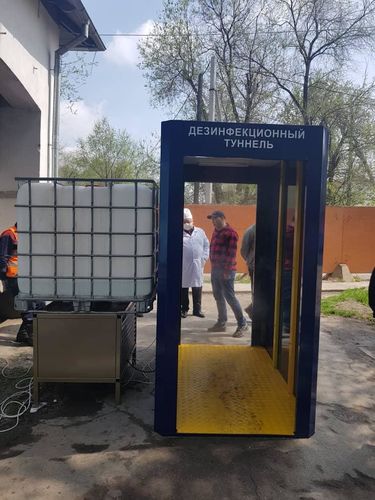 Фото пресс-службы мэрии. В Бишкеке устанавливают дезинфицирующие туннели
