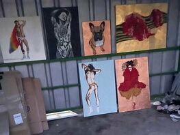 В&nbsp;Бишкеке кто-то выкинул в&nbsp;мусор прекрасные картины. Горожане ищут их&nbsp;автора
