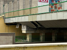 Опасный мост на&nbsp;Байтика Баатыра: облицовка рушится, реакции нет
