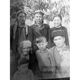 Фото из семейного архива Омурбека Текебаева. Семья, 1967 год. Омурбек Текебаев в центре