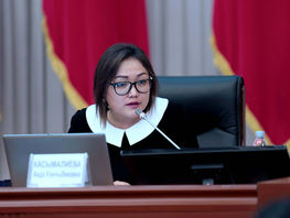 Аида Касымалиева посетила в&nbsp;СИЗО Асылбека Жээнбекова: держится с&nbsp;достоинством 