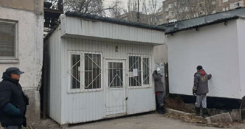 Размещать киоски и&nbsp;навесы во&nbsp;дворах многоэтажек запретили в&nbsp;Бишкеке
