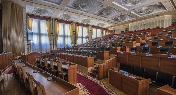 Басқа адамдардың компьютерлеріндегі секс бейнелері