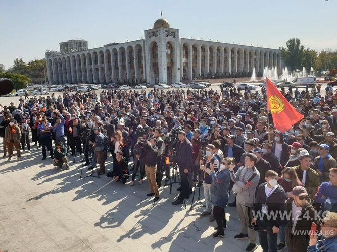 Фото 24.kg. Начало митинга 5 октября