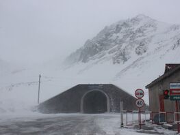 Кабмин предлагает уровнять тарифы на&nbsp;проезд через тоннели Кыргызстана
