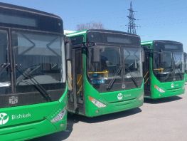 Автобусы устроили &laquo;гонку&raquo; и&nbsp;столкнулись на&nbsp;проспекте Айтматова в&nbsp;Бишкеке
