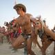 Фото REUTERS/Jim Urquhart. Участники шуточного забега Заек на фестивале Burning Man в Неваде