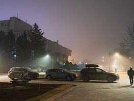 В&nbsp;Бишкеке автомобили оставляют на&nbsp;пешеходной зоне Аллеи молодежи
