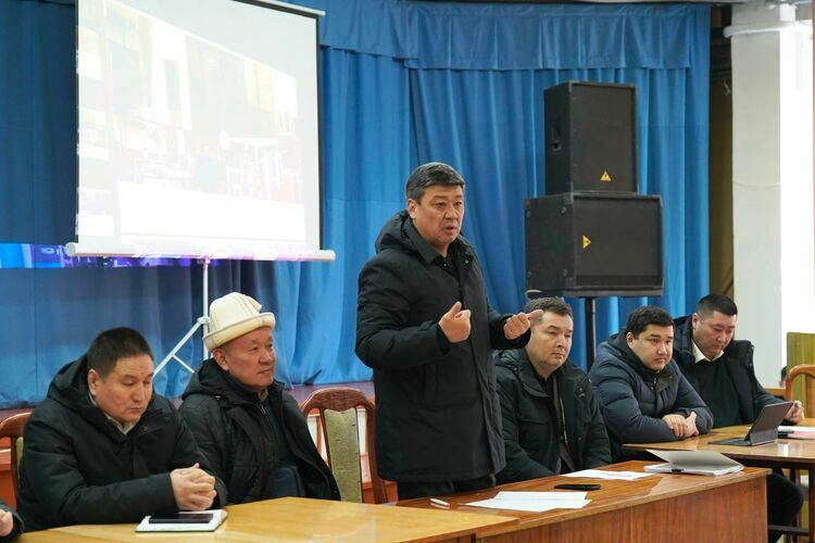 Фото Министрлер кабинетинин басма сөз кызматы. Майлуу-Суу лампа заводу: Министрлер кабинетинин көчмө жыйынында эмне чечилди?