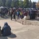 Фото 24.kg. В Бишкеке к Дому правительства продолжают стягиваться сторонники Садыра Жапарова