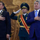 Фото Султана Досалиева. Сооронбай Жээнбеков и Алмазбек Атамбаев поют гимн страны