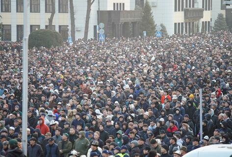 В&nbsp;Бишкеке состоялся Айт-намаз: более 30&nbsp;тысяч верующих пришли на&nbsp;Старую площадь
