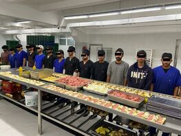 Kav&amp;Kev: главу предприятия задержали за&nbsp;антисанитарию и&nbsp;нелегальных работников
