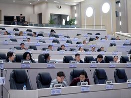 ЖКнын депутаттык топтору жаңы төраганы шайлоо боюнча кеңешме өткөрүүдө
