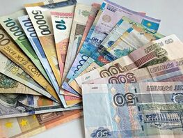 После резкого роста рубль дешевеет, юань бьет рекорды. Курс валют на&nbsp;15&nbsp;января
