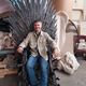 Фото 24.kg. Николай Жестовский изготовил копию знаменитого железного трона из сериала «Игра престолов»