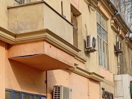 Бишкекчанин беспокоится, не&nbsp;обрушится&nbsp;ли балкон в&nbsp;доме на&nbsp;проспекте Манаса
