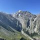 Фото Айгуль Куватовой. Вид на Аксайскую морену и пик Бокс