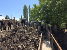 ӨКМ башчысы Жалал-Абад, Ош&nbsp;облустарындагы селден жабыркаган аймактарга барды
