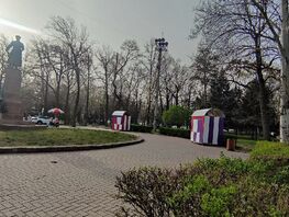 Ларьки у&nbsp;памятника Панфилову. В&nbsp;центре Бишкека появились очередные комки
