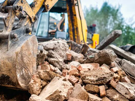 Реновация или принудительное переселение? Жителей Манаса выселяют из&nbsp;центра
