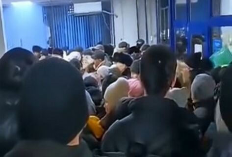 На&nbsp;длинные очереди в&nbsp;поликлинике Нацгоспиталя снова жалуются кыргызстанцы
