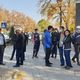 Фото 24.kg. У здания Верховного суда собрались сторонники Алмазбека Атамбаева