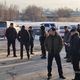 Фото 24.kg. Сторонники Алмазбека Атамбаева ждут у колонии