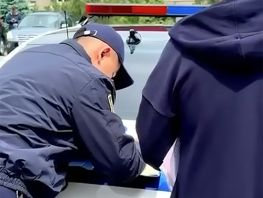 В&nbsp;Бишкеке водитель джипа заблокировал проезд скорой и&nbsp;получил протоколы
