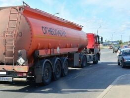 Кабмин разрешил ввоз бензина и&nbsp;дизтоплива из&nbsp;Китая автомобильным транспортом
