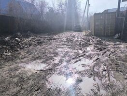 Жители Бишкека жалуются на&nbsp;грязь и&nbsp;антисанитарию возле рынка &laquo;Азиз&raquo;
