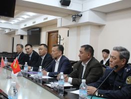 Кыргызстан менен Кытай жаңы каттамдар боюнча сүйлөшүүлөрдү жүргүздү
