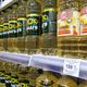 Фото 24.kg. Ассортимент растительного масла в одном из супермаркетов Бишкека