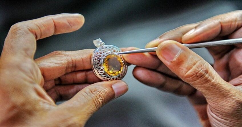 Льготы ювелирам, швейникам и&nbsp;при продаже авто: президент подписал указ
