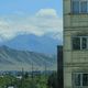 Фото Павла Кратова.Вид на горы из многоэтажек Бишкека