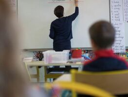 Учителя недовольны коэффициентами в&nbsp;зарплате. Главу кабмина просят разобраться
