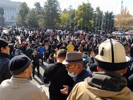 Митинг в&nbsp;Бишкеке. На&nbsp;Старой площади начались провокации
