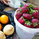 Фото ИА «24.kg». Если едешь в Узбекистан весной или в начале лета, надо обязательно купить клубники, черешни, абрикосов