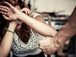 Бьет&nbsp;&mdash; пора убегать. Как распознать абьюзера и&nbsp;избежать насилия в&nbsp;семье
