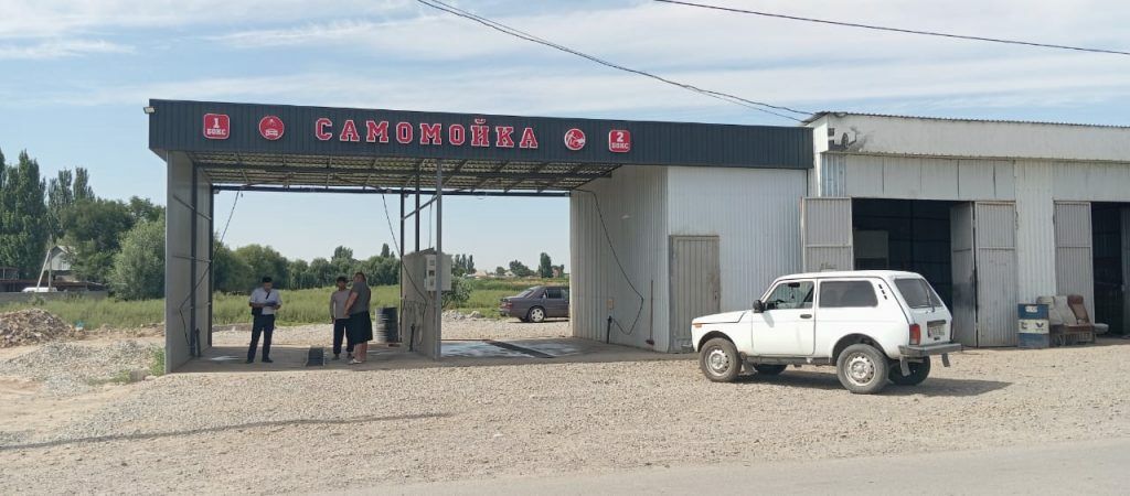 Близ Бишкека частный предприниматель построил автомойку на сельхозугодьях
