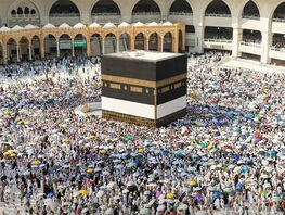 Кадры из&nbsp;Мекки. Камчыбек Ташиев во&nbsp;время паломничества
