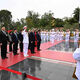Фото кабмина КР. Адылбек Касымалиев у Мемориала павших героев в городе Ханой