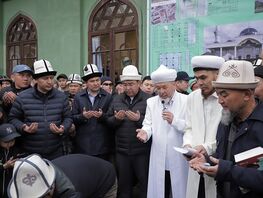 Ош&nbsp;шаарында 75&nbsp;мечитте Орозо айт намазы окулду
