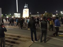 Где милиция? Часть митингующих со&nbsp;Старой площади направилась к&nbsp;госрезиденции
