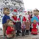 Фото ИА «24.kg». Фотография у новогодней елки на площади Ала-Тоо. Бишкек, 2017 год